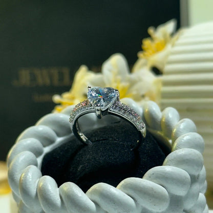 Amoura   | American Daimond / Zircon Ring